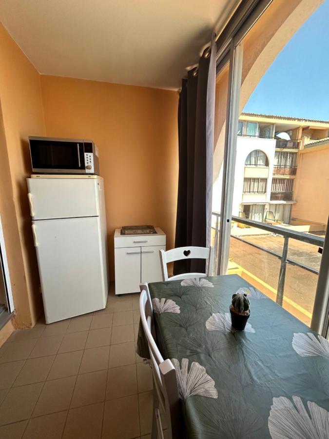 Studio Vue Mer Situe A Cote De La Plage Quartier Des Quilles Sete Bagian luar foto