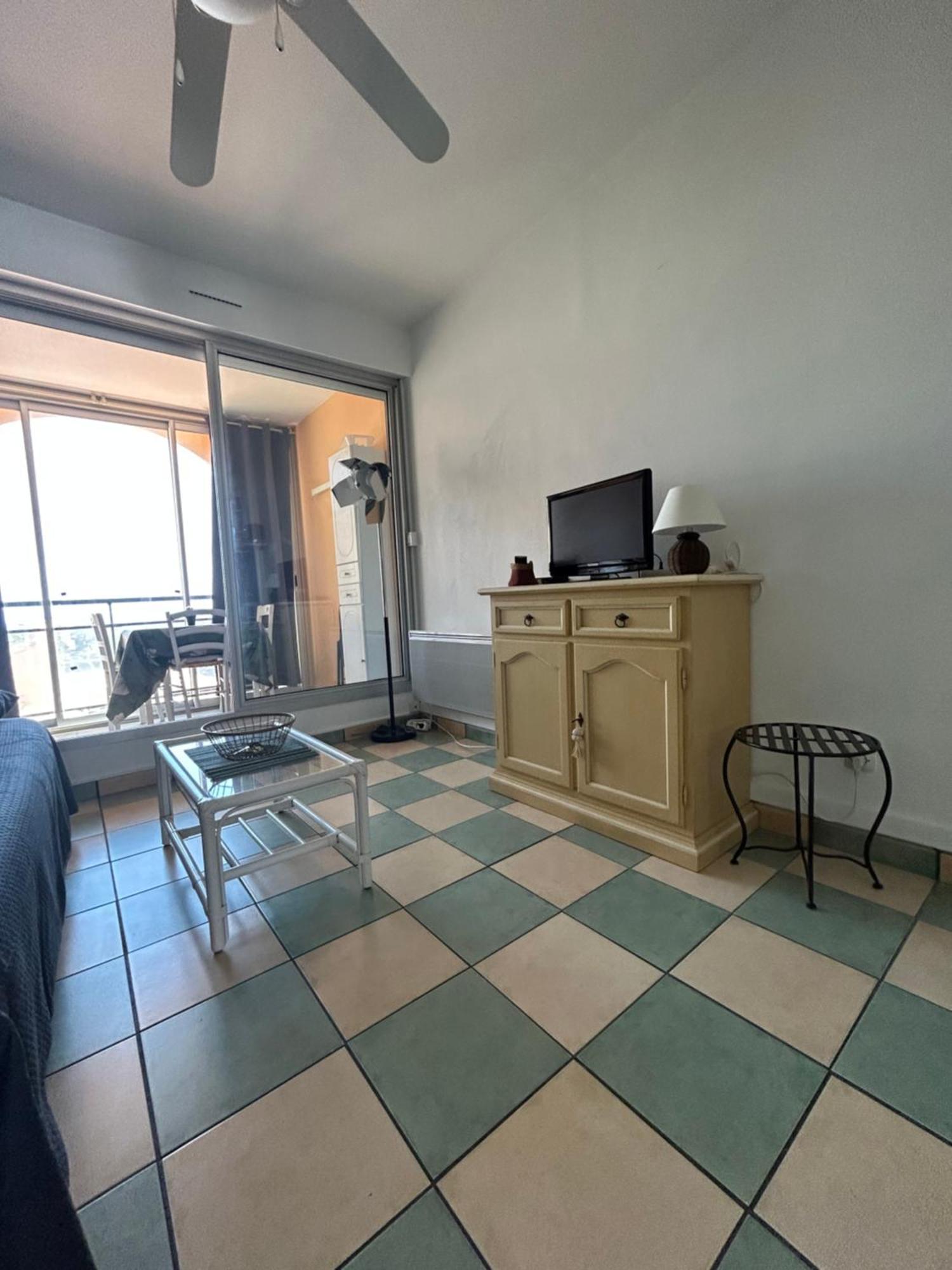 Studio Vue Mer Situe A Cote De La Plage Quartier Des Quilles Sete Bagian luar foto